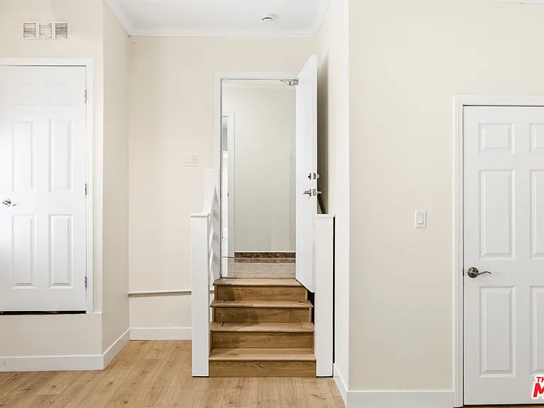 23114 Mariano St — Photo 19