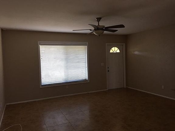 4th image of 1450 SE Oakmont Ln