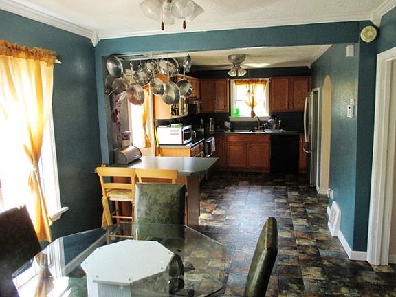 5th image of 1219 Carter St