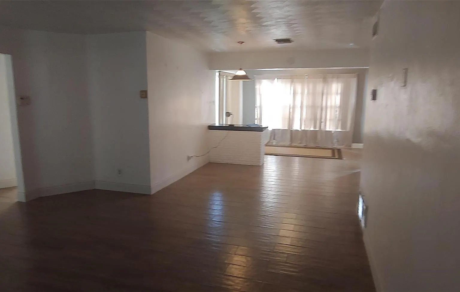 3 bed, 1.0 bath, 1241 sqft, $2,550 — Photo 1