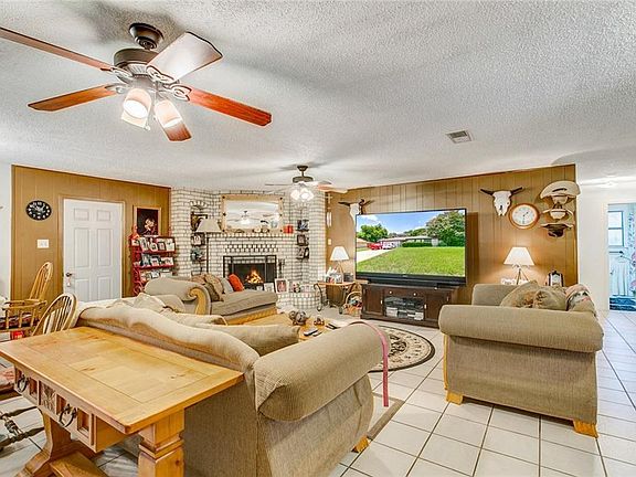 5th image of 914 Meadowlark Ln