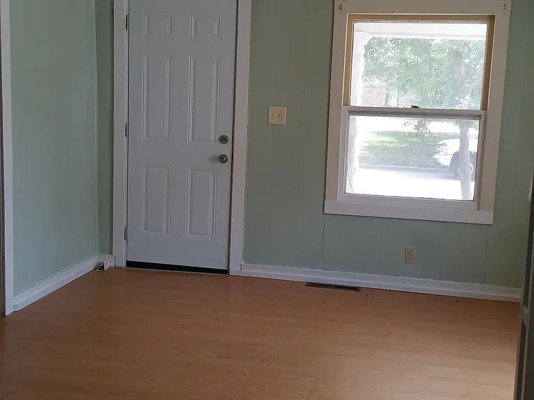 1825 S Greenwood Ave — Photo 3