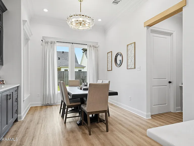 210 Amsterdam Ave — Photo 10