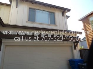 2215 Versailles St, Santa Rosa, CA 95403