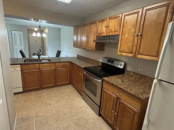 5th image of 636 KENWICK CIRCLE #105