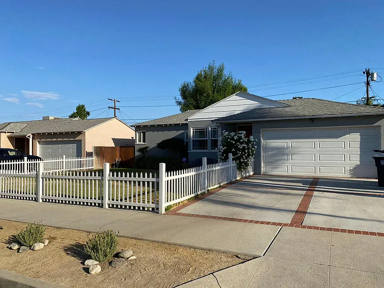 1610 Winona Ave — Photo 2