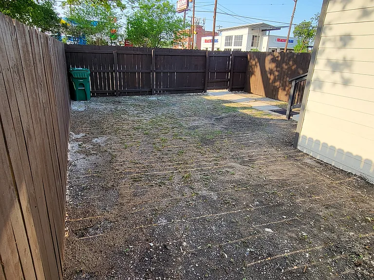 647 Hammond Ave — Photo 8