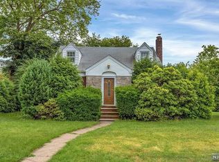 626 Bogert Rd, River Edge, NJ 07661