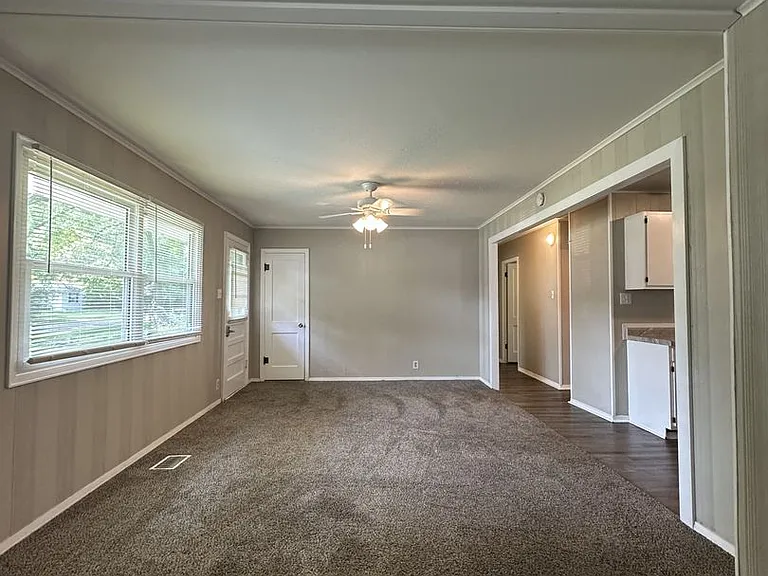 3114 W Devon Rd — Photo 3