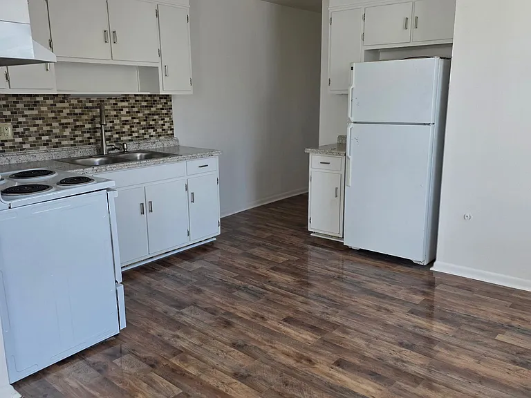 102 E Main St #4 — Photo 5