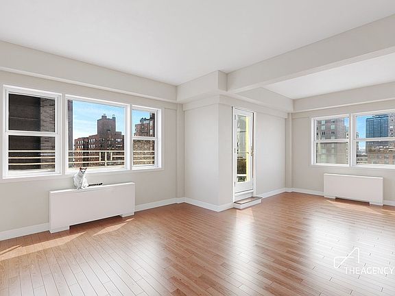 4th image of 525 E 82nd St Unit Phc