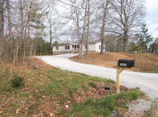 1066 Caps Rdg, Dickson, TN 37055