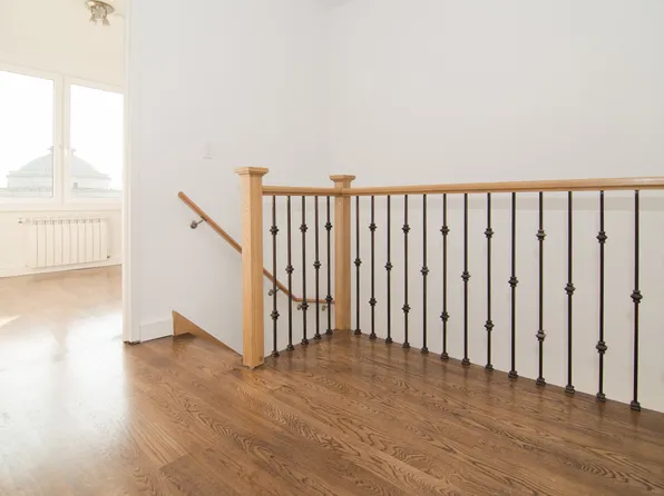 689 Leonard Street image 22 of 24