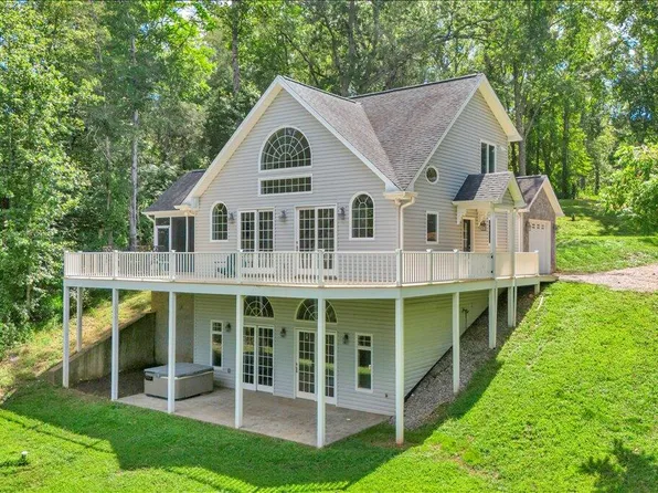 2011 Deepwoods Rd, Hardy, VA 24101