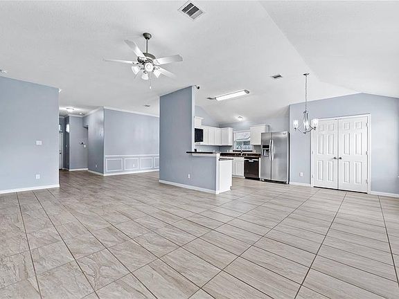 4th image of 971 Oak Terrace Dr