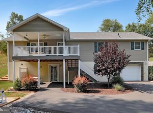 90 Woodbrier Ln, Berkeley Springs, WV 25411