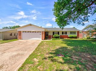 1217 Sunvalley Dr, Midwest City, OK 73110