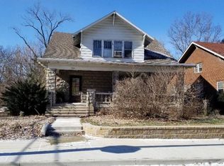 784 10th St, Charleston, IL 61920