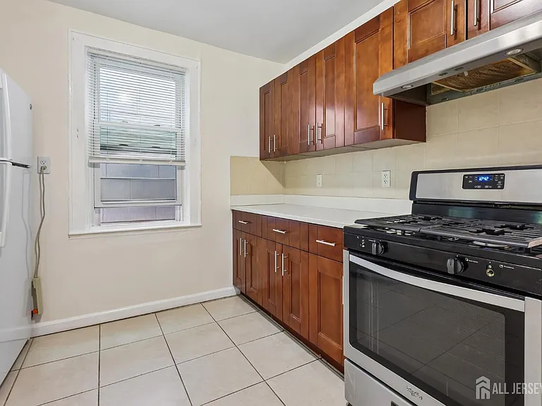 660 Charles St #2 — Photo 16