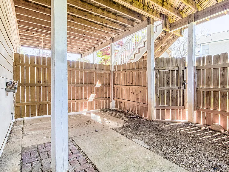 310 W Taylors Xing — Photo 42