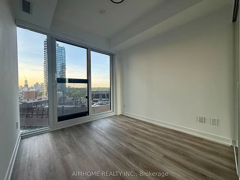 771 Yonge St #1706 — Photo 3