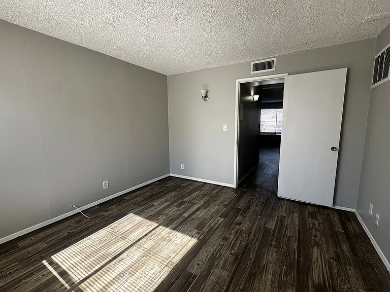 301 W Helen St — Photo 9