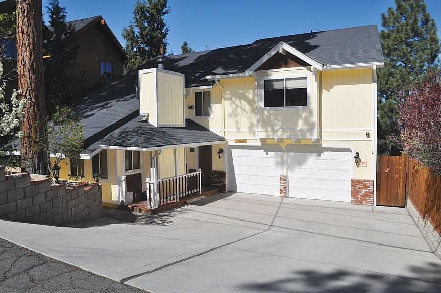 1st image of 782 Villa Grove Ave
