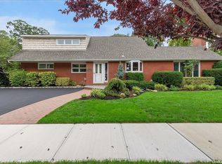 124 Knollwood Rd, Rockville Centre, NY 11570