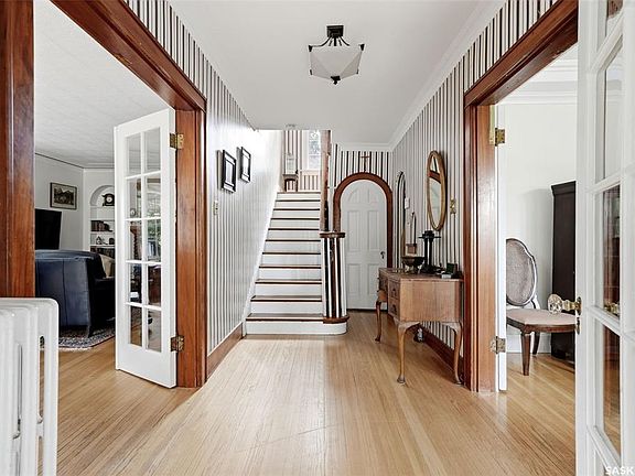 4th image of 2700 19TH AVENUE