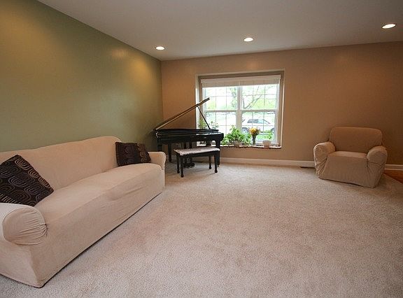 4th image of 16509 W Montauk Dr