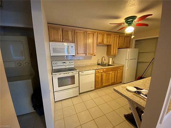 3rd image of 9600 Cove Dr Unit B1