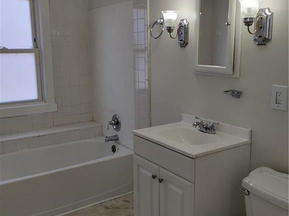 4th image of 121 S 5th St #1-2