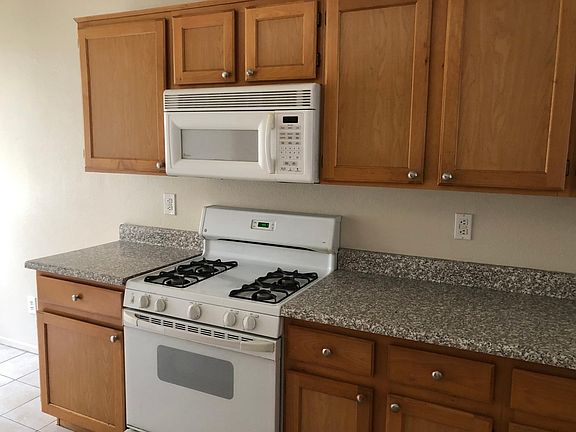 4th image of 308 Golden Shore Dr
