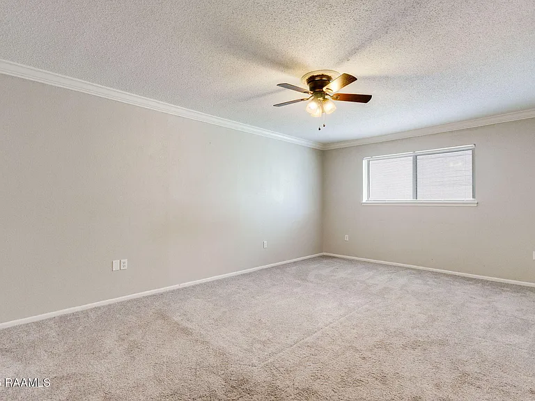 110 W Bayou Pkwy #102 — Photo 15