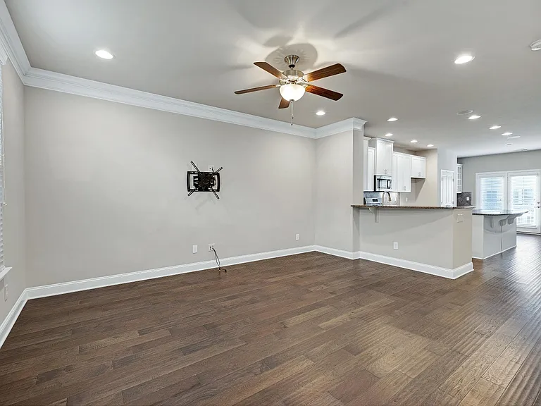 1038 Brownsmith Dr — Photo 4
