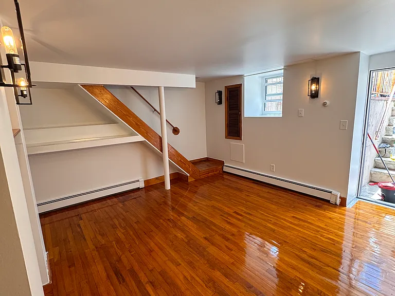 315 Devoe St #BASEMENT — Photo 2