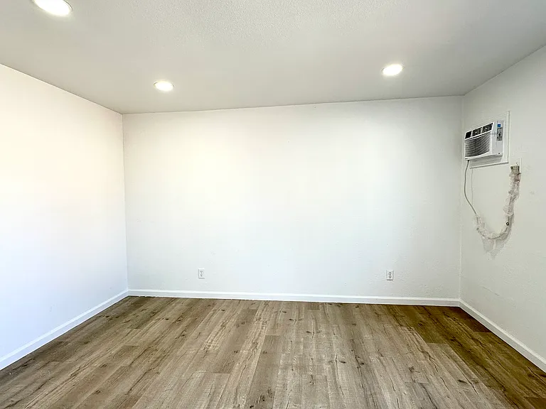 13936 Pelton Ave #4 — Photo 2