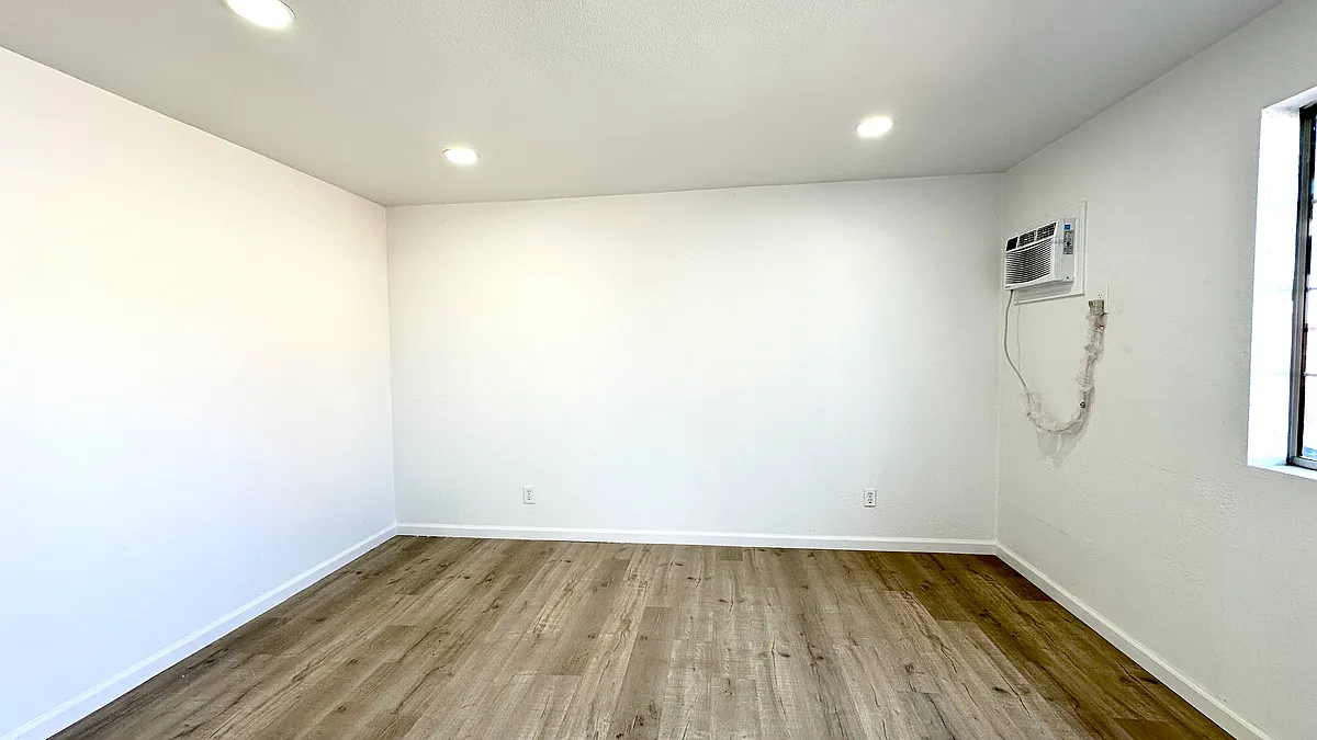 Building Photo - 13936 Pelton Ave #4