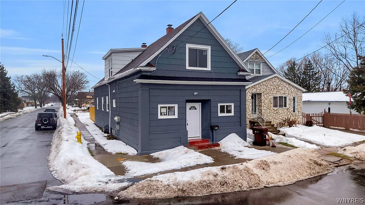 277 Reiman St photo 1