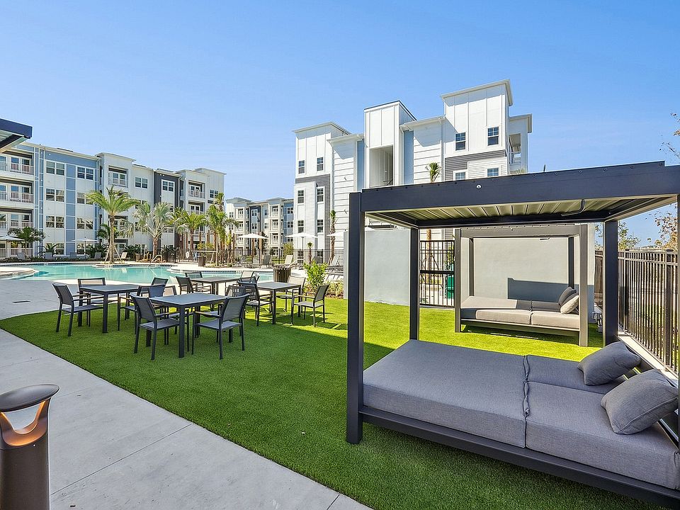 Poolside Cabanas and Seating