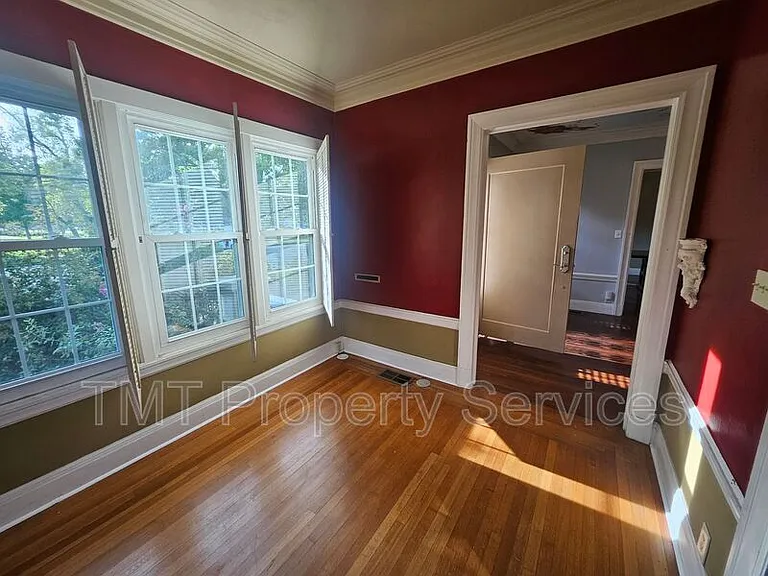 1214 N Pershing Ave — Photo 67
