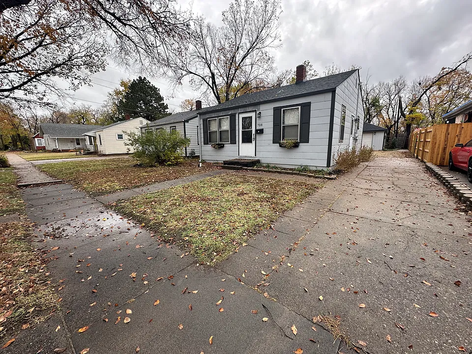 708 Smoky Hill Dr