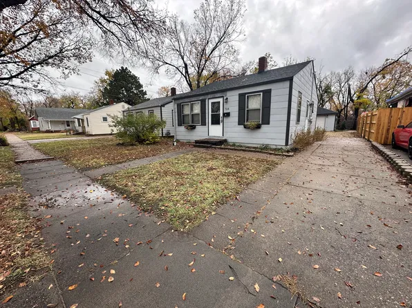 708 Smoky Hill Dr, Salina, KS 67401
