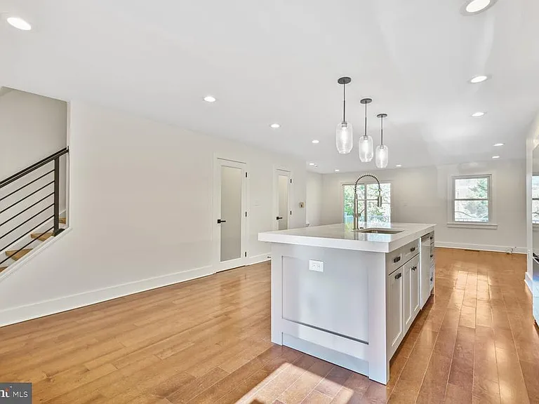 10222 Arizona Cir #18 — Photo 5