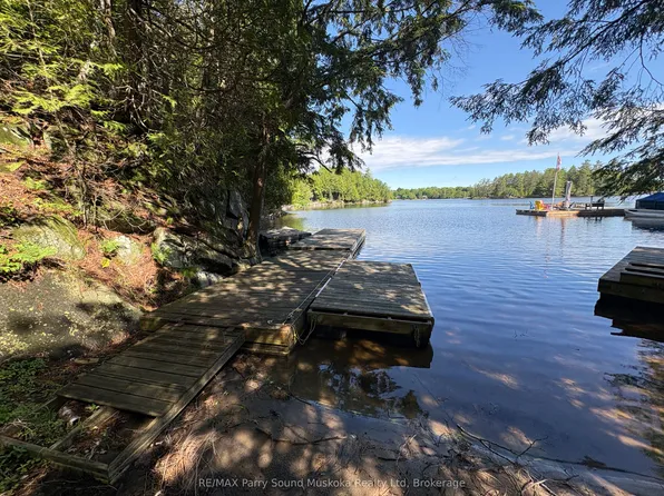 85 Sunnyshore Park Dr, McKellar, ON P2A 0B5