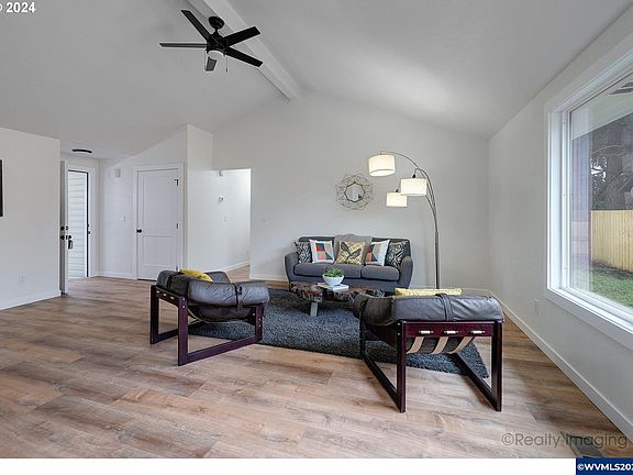 4th image of 412 Chandelle Ct NE