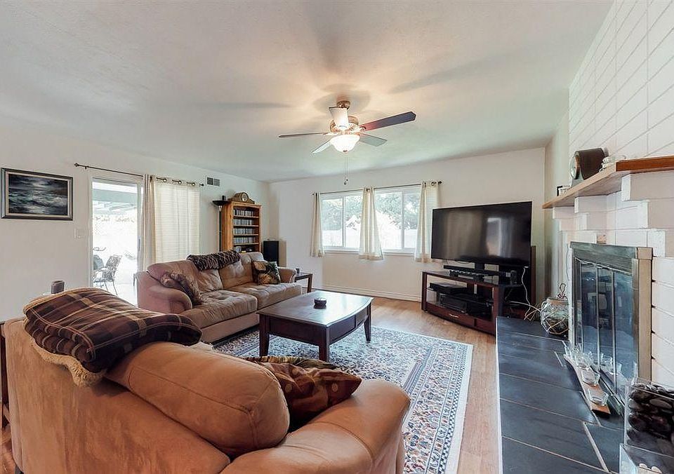 2nd image of 652 Glover Pl