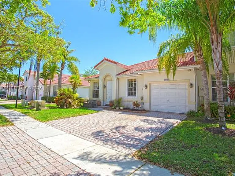 18860 SW 25th Ct — Photo 3