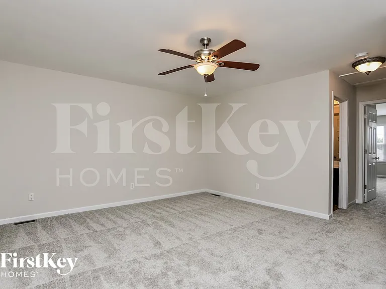 324 Calvert Pl — Photo 9