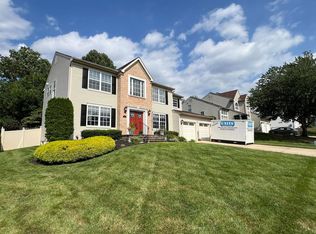 8 Autumn Ct, Blackwood, NJ 08012